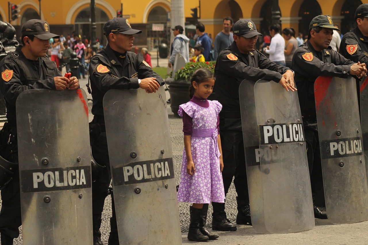 police, peru, lima, child, girl, plaza de armas, cops, capital, military, national, palacio-de-gobierno, security, guards, safety, brown police, brown security, brown safety, police, police, police, police, police